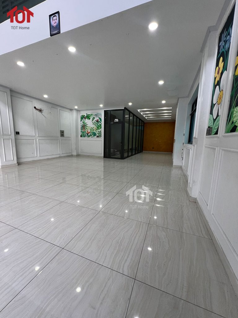 Cho thuê mặt bằng 200m2 Vạn Phúc City